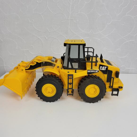 CAT Caterpillar Scale Wheel Loader Diecast Engineering Vehicle Toy Collectible - Picture 1 of 9
